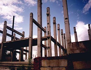 Симферополь не может возобновить работу заводов и строек