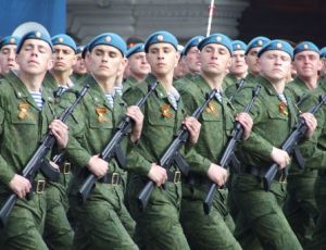 Шойгу поручил укомплектовать подразделения в Крыму контрактниками
