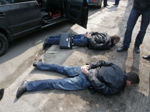 В Крыму организовали склад с оружием в нарколаборатории / Или наоборот