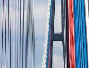 Керченский мост подсветят цветами российского флага