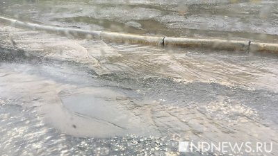 В поселке в Челябинской области паводком прорвало плотину