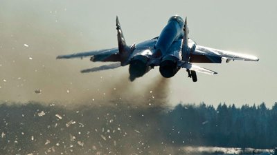Рядом с Севастополем в море упал военный самолет