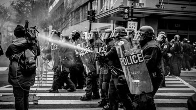 Франция превратилась в полицейское государство