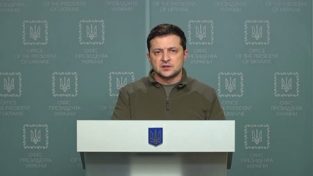 Зеленский издал указы о продлении военного положения и всеобщей мобилизации