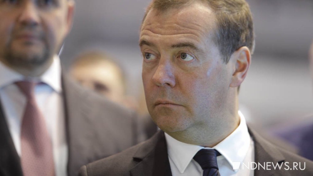 Медведев: Уотерс сносит «стену» лжи, возведенную Западом