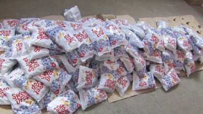 Уральские таможенники не пустили в Россию украинские конфеты (ФОТО)