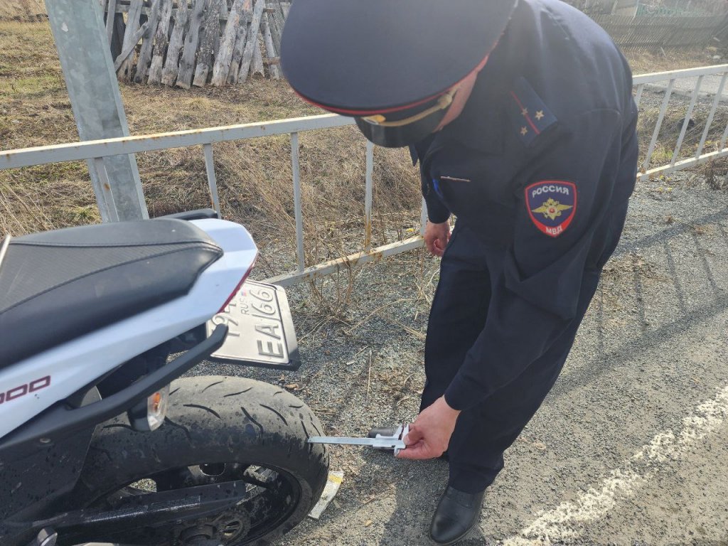 Новый День: В Свердловской области в аварии погиб мотоциклист. У него не было прав