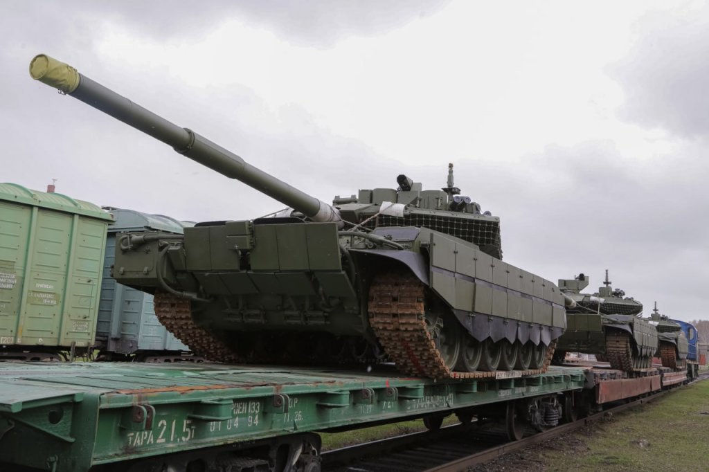 Новый День: УВЗ направил в армию новый эшелон танков Т-90М Прорыв (ФОТО)